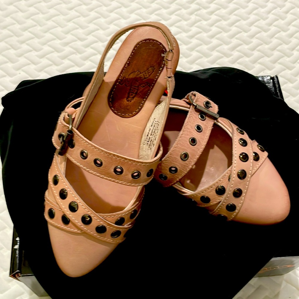 Freebird Blair in Blush/Nude. Size 6 (BRAND NEW IN ORIGINAL BOX W/DUSTER BAGS)
